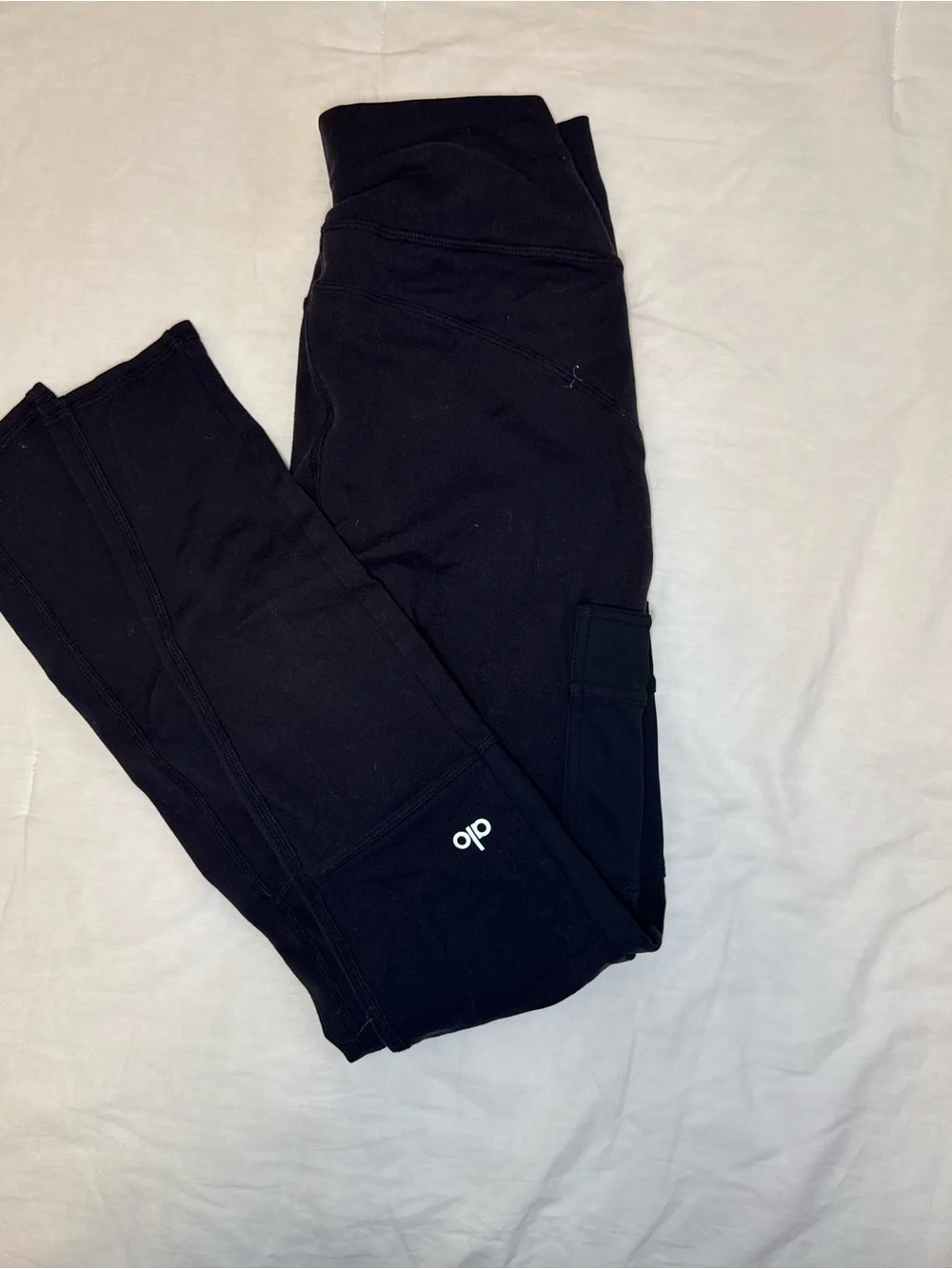 Alo High-Rise Navy Leggings with cargo pockets and  Logo